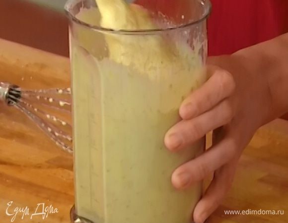 Всыпать отруби с мукой, все перемешать.