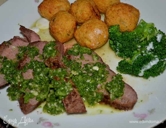 Подаем с гарниром ,поверх выложим соус "Танго". Приятного аппетита.