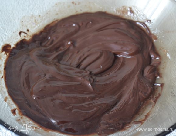 Растопить на  паровой бане или в микроволновой печи.