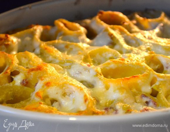 Достаем пасту из духовки. Даем ей остыть 5-10 мин. и подаем в горячем виде! 