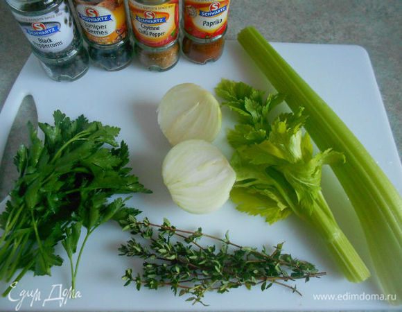 Необходимая зелень и специи + соус Tabasco.