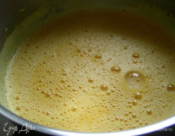 Удаляем чеснок и гвоздику. Суп превращаем в пюре. По вкусу добавляем сок лайма (у меня 1/4 лайма), солим, перчим по вкусу.
