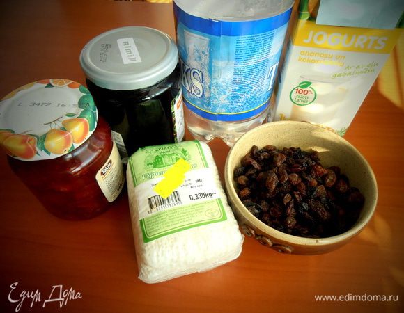 Продукты... Йогурт любой,у меня с кокосом и кусочками ананаса.