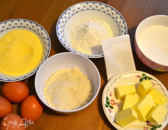 Необходимые продукты. В приготовлении это кекса все очень просто! Вам даже не прийдется мыть много посуды после его приготовления, особенно, если будете пользоваться чашей для взбивания, как это сделала я.   