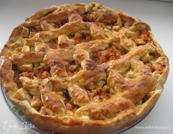 Вынуть пирог из духовки, дать ему остыть под полотенцем.