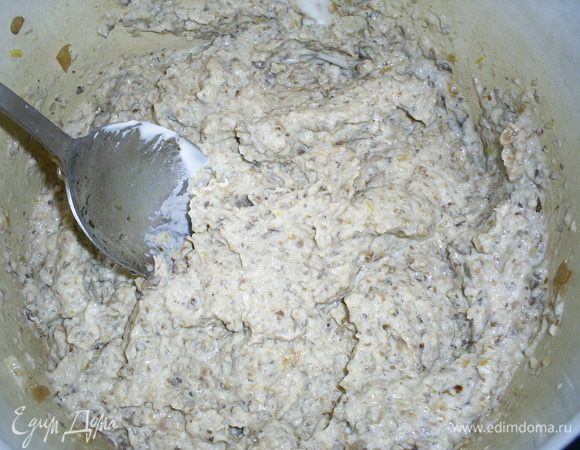 Если понадобится, полученную начинку посолить и поперчить по вкусу. Чеснок, если не любите, можете не класть вообще.