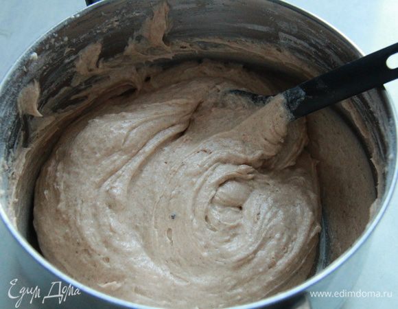 Затем добавить оставшиеся две части муки таким же способом. Должно получиться вот такое тесто.