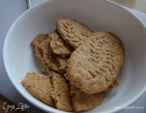 Крекеры или мультизлаковое печенье - единственный слой, который не нуждается в готовке))