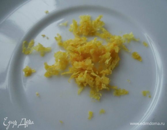 Натереть цедру лимона.