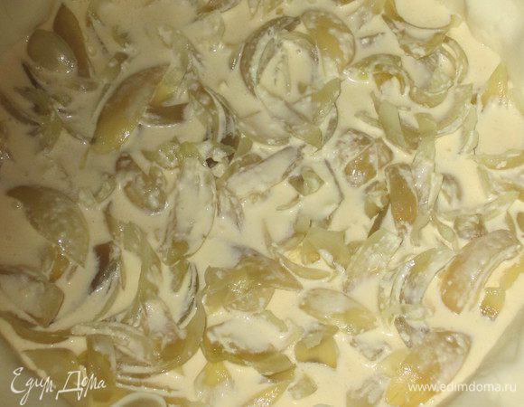 Залить яично-сливочной массой.