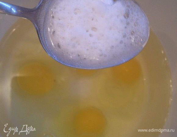 Гашеную соду, растительное масло, соль, муку.