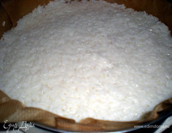 Затем выкладываем слой риса.