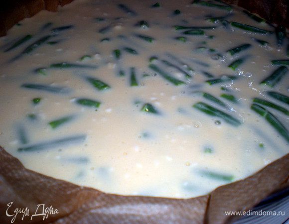 Все заливаем тестом.Даем немного постоять,чтобы заливка немного прошла вниз.Выпекаем в разогретой до 180 гр. духовке 40-50 мин. Тесто должно схватиться.