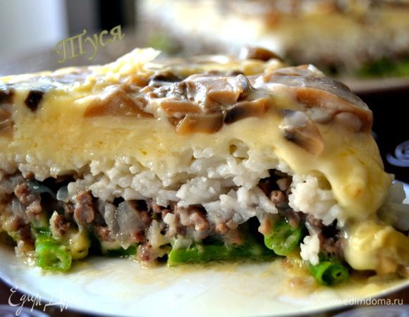 Нарезаем на порции и подаем теплым.