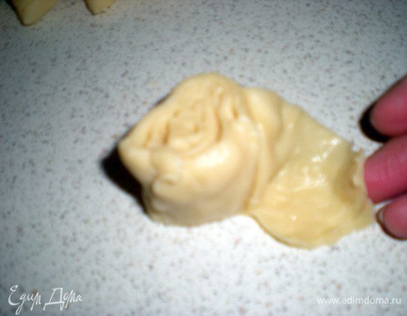 Теперь нам нужно найти край теста и немного раскрутить его.