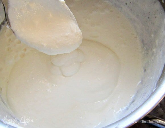 Творожный крем должен приобрести консистенцию густой сметаны.