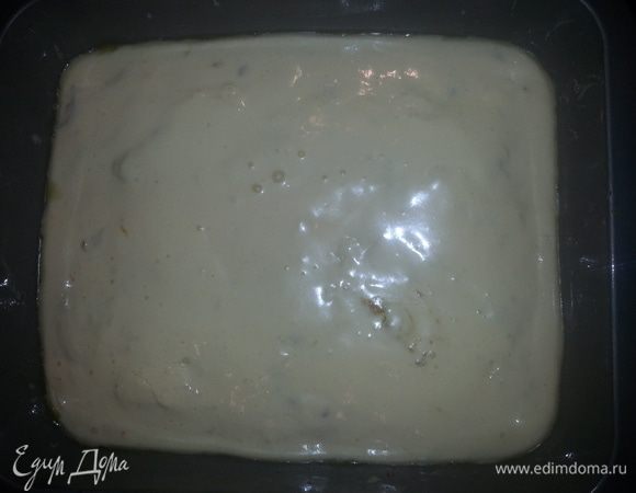 Сверху заливаем оставшимся тестом.
Выпекать 30-40 мин. 