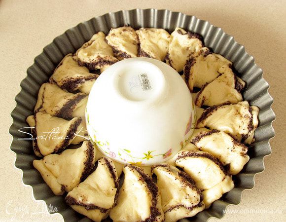 Теперь каждую  разрезанную часть перевернуть против часовой стрелки.