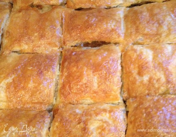 Печем минут 30-35 (готовность можно определить по внешнему виду пирога- он поднимется и зарумянится как на фото).
 И приятного аппетита!