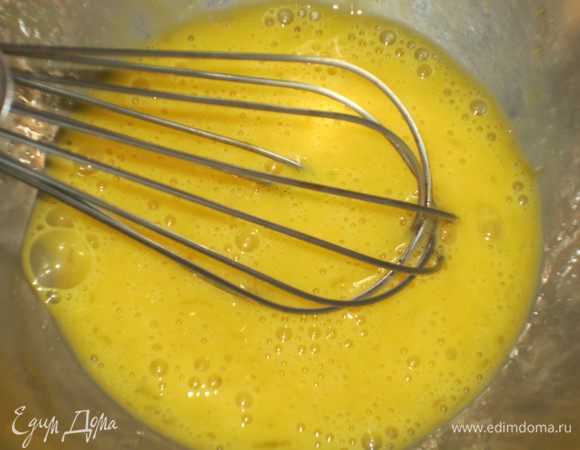 Творожная начинка:Яйцо взбить венчиком.Добавить рикотту,сахар,ванилин,лимонную цедру и хорошо перемешать.Маковая начинка:Залить  мак кипятком. Поставить на слабый огонь и варить 15 минут. Добавить сливочное масло и варить до испарения жидкости. Снять с огня ,добавить сахар,перемешать.