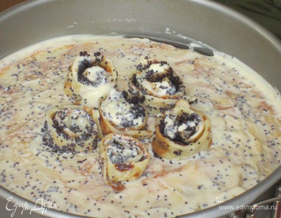 Последний слой:Соединить оставшиеся начинки и нанести на последний блинчик. 