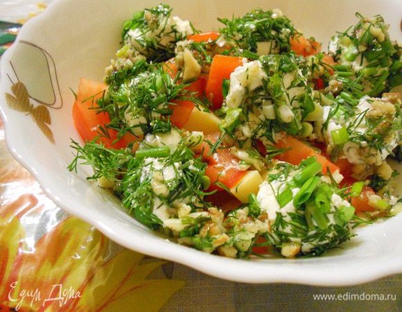 Сливочный сыр сделать шариками и выложить в салат, полить с заправкой....
Приятного аппетита...