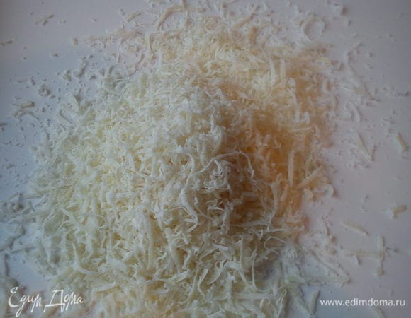 Натереть пармезан 