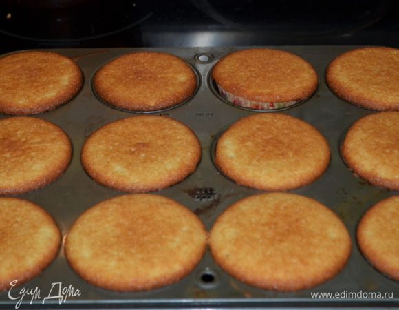 Достанем наши капкейки и дадим им остыть.