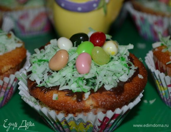 Затем конфеты и наши капкейки готовы.Светлого вам праздника,друзья!!!