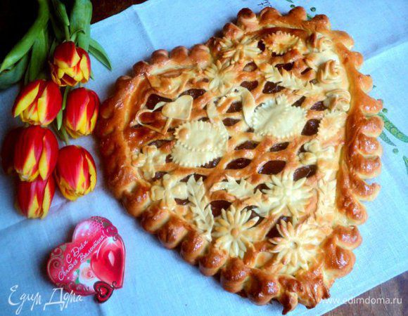 Готовый пирог смазать кисточкой растопленным сливочным маслом. Приятного аппетита!