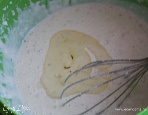 Вливаем масло и оставляем настояться 5-10 минут.