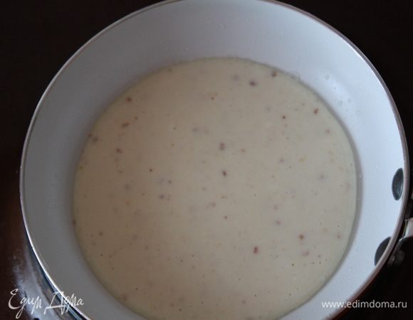 Столовой ложкой выкладываем тесто в разогретую сковороду.