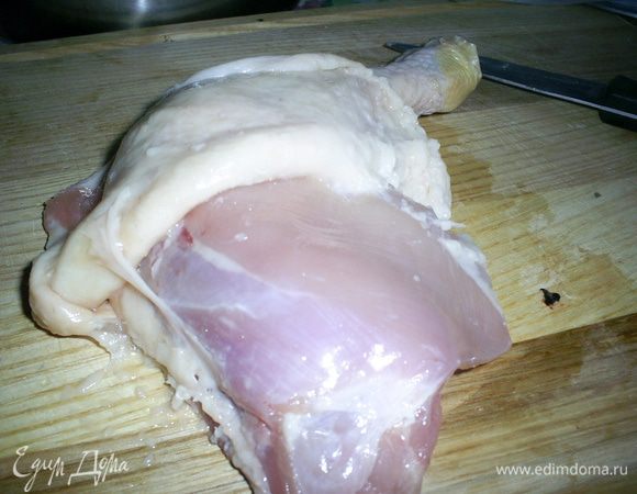 Самый длительный процесс - подготовительный. Нам надо отделить кожу от мяса, не повредив ее. Обычно сделать это не представляет особых трудностей. 