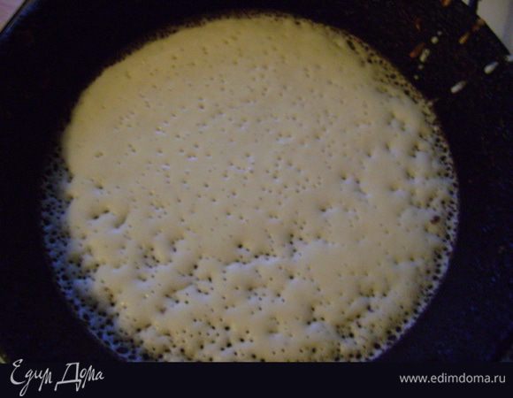 А в самый последний момент вливаем кипяток,перемешиваем и можно сразу выпекать.
Прошу всех к столу, с Масленицей!!!