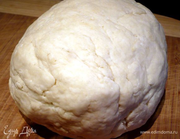 Ставим тесто в теплое место минут на двадцать. У меня тесто простояло почти час и стало еще мягче и эластичнее.