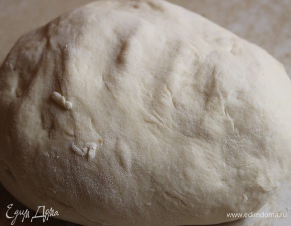 из всех ингредиентов замешиваем тесто , даем ему постоять 2 часа..вот такое оно у нас становистя..