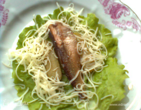 	Завернуть в них то, что придет в голову…
	Например,  шпротинку с огурчиком, каперсами и сыром…
