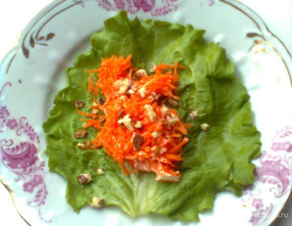 Тертую морковку с чесночком, орехами и майонезом