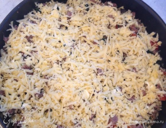 Ставим посуду в духовку, разогретую до 190 градусов минут на десять ( пока сыр не зарумянится)
 