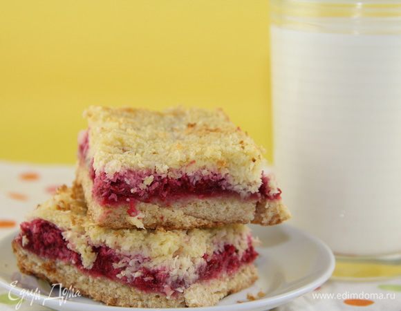 Я его пробовала и теплым и холодным. И так и так очень вкусно. Но режется он хорошо после ночи, проведенной в холодильнике. Приятного аппетита))