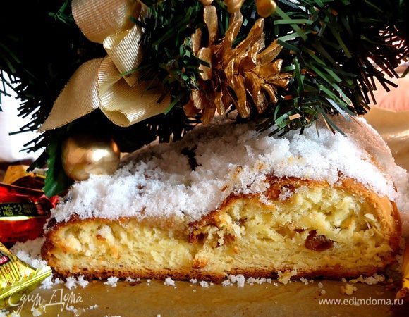  Как только достали из духовки сразу же смазываем сливочным маслом и обильно посыпаем сахарной пудрой. Остужаем и подаем к чаю. Если завернуть его в фольгу, то может храниться пару недель. Bon appetit!!!