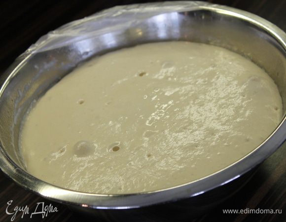 Тесто должно подняться в два раза и выглядеть вот так.