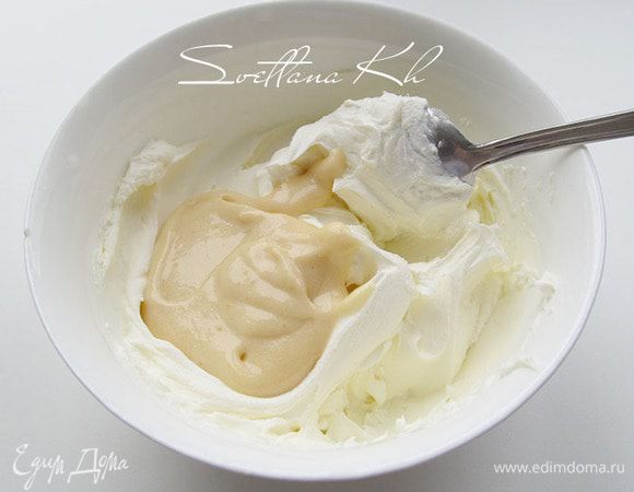 Постепенно соединить сыр с лимонным  курдом, вмешивая его по ложке и пробуя на вкус. У меня  расходовалась не вся порция лимонного курда, еще осталось.