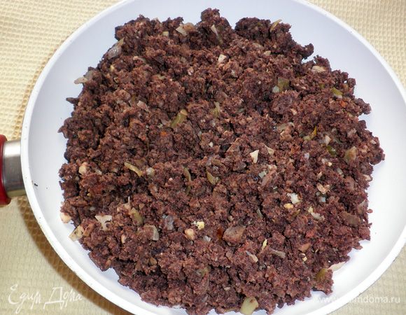 <font style="vertical-align: inherit;"><font style="vertical-align: inherit;">В качестве начинки можно использовать отварное мясо, пропустив его через мясорубку. </font><font style="vertical-align: inherit;">Добавить обжаренную луковицу, приправить солью, перцем. </font><font style="vertical-align: inherit;">Можно использовать и обжаренный фарш (у смеси меня мясного фарша и субпродуктов).</font></font>