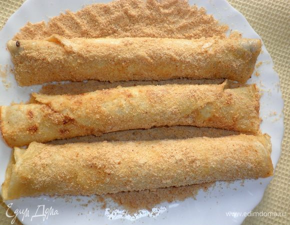 <font style="vertical-align: inherit;"><font style="vertical-align: inherit;">Обмакнуть блинчики в яичную смесь и обвалять в панировочных сухарях.</font></font>