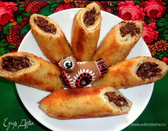 <font style="vertical-align: inherit;"><font style="vertical-align: inherit;">Каждый блинчик нарезать на 3–4 кусочка и подавать к столу! </font></font>