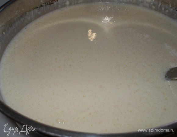 Добавить молоко,соду,муку и замесить тесто...муки столько,чтоб получилось тесто как на оладьи. Затем влить стакан крутого кипятка,и еще раз перемешать.