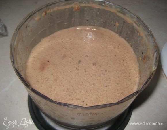 Готовм печеночное парфе. Для этого все составляющие перемалываем в кухонном комбайне или блендером до однородного состояния.