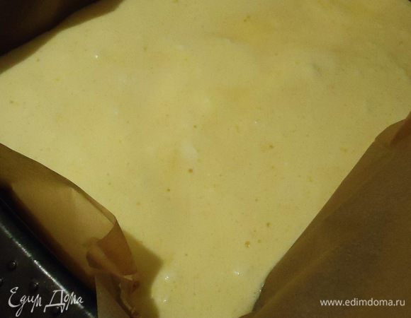 Выкладываем тесто в форму для выпекания и выпекаем при 180 град  30 мин. Проверяем готовность бисквита зубочисткой.