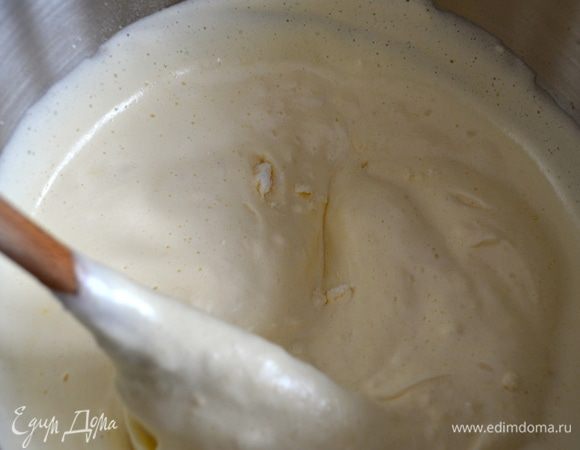 Как следует все перемешать лопаткой движениями снизу вверх.